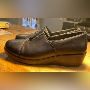 Kari Black Leather Women’s Shoe Size 7 - Brand NWOT - comfortable waking office